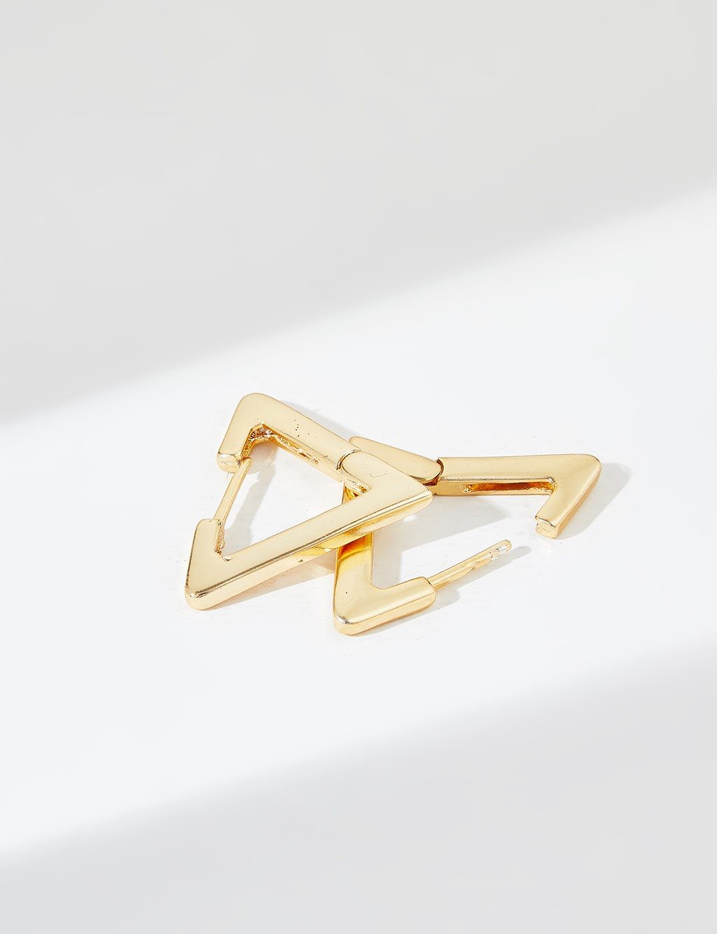 Mini Triangle Earring B21 KP08 Gold