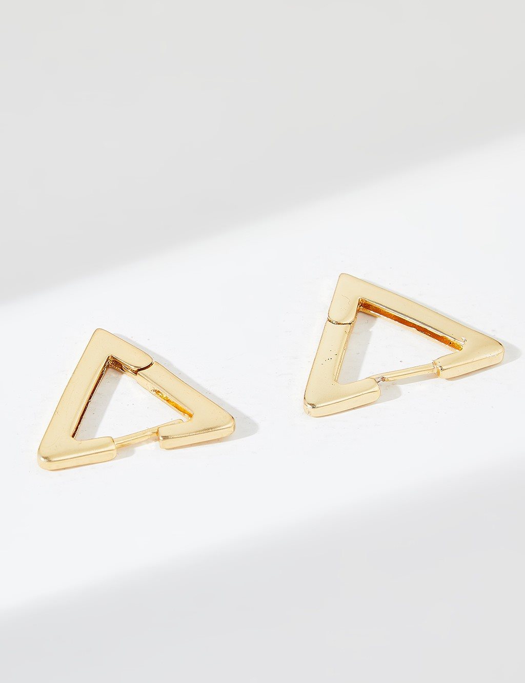 Mini Triangle Earring B21 KP08 Gold