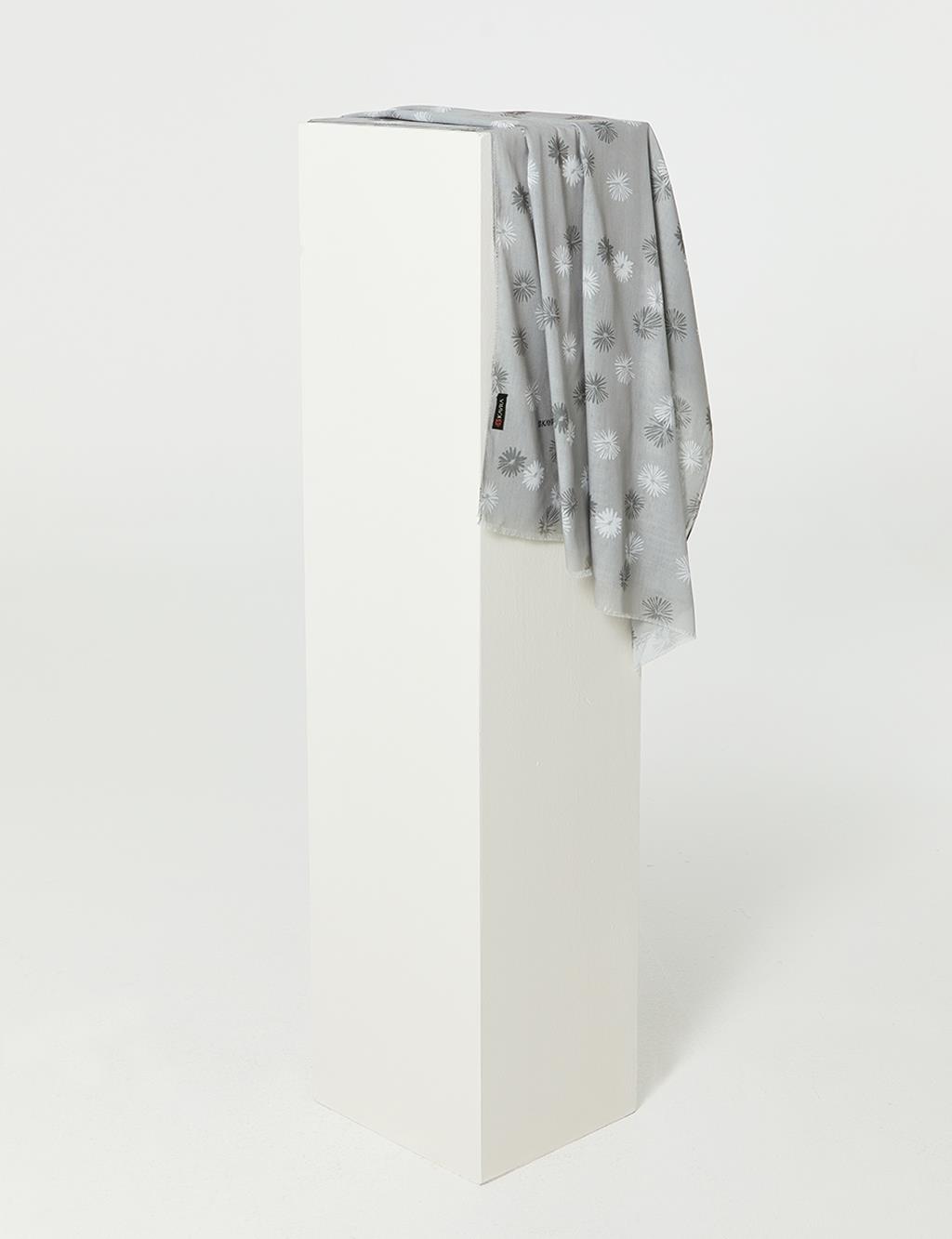 Floral Patterned PES Scarf A21 SAL10 Grey
