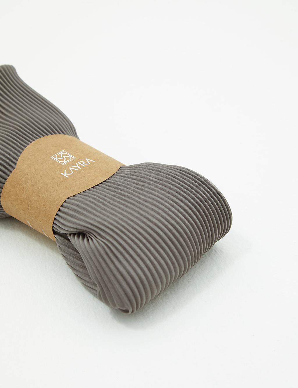 Pleated Scarf in Black/Grey