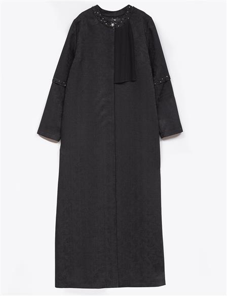 Zero Collar Pleated Embroidered Abaya in Black