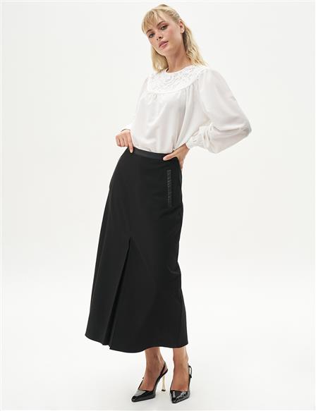 Garnished Pleated A-Line Skirt Black