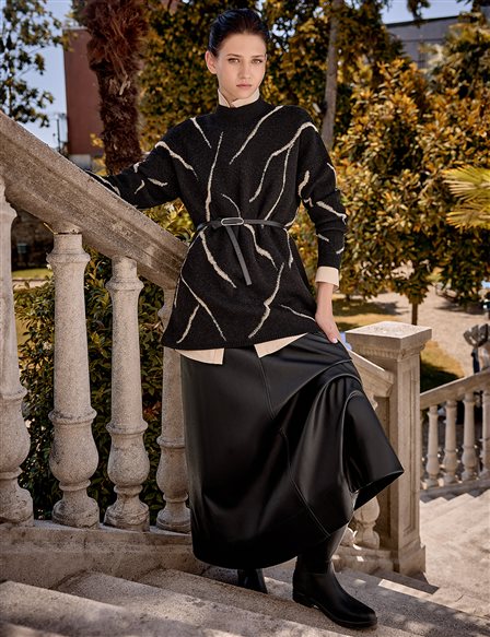 Abstract Pattern Half Turtleneck Knit Tunic Black