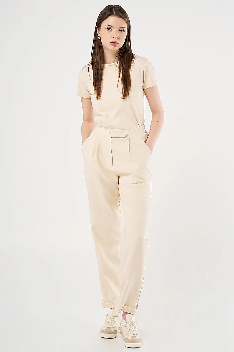 Elasticated Cuff Carrot Cut Pants in Cream