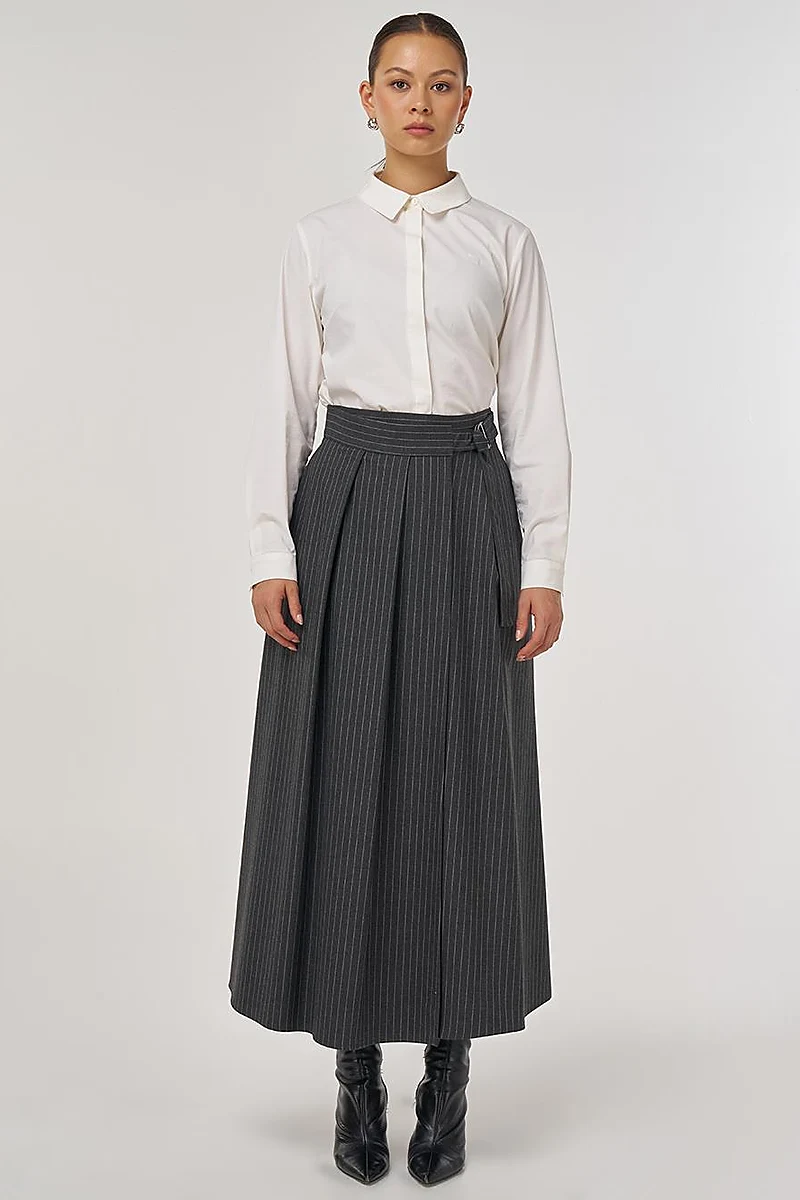 Buckle-Detail Pleated Skirt – Charcoal