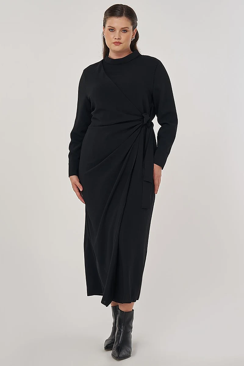 Drapped Chic Dress in Black