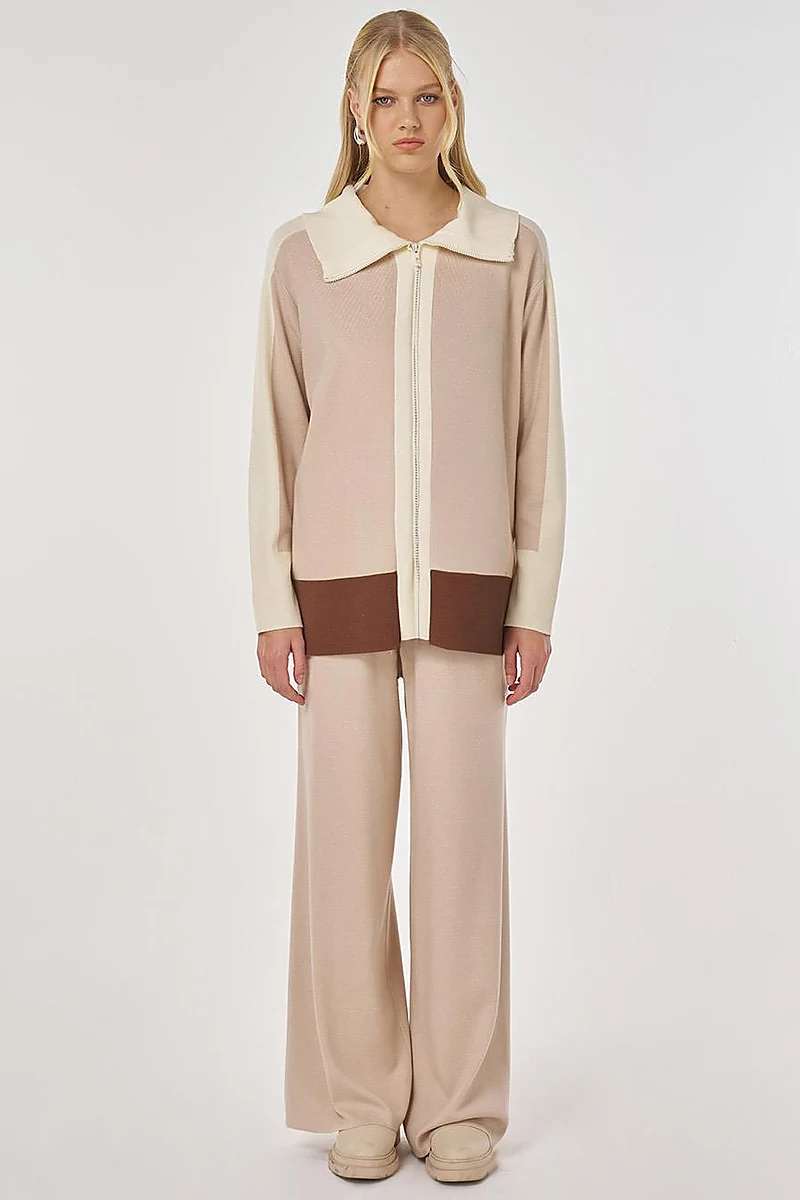 Wide Collar Knit Suit in Mink