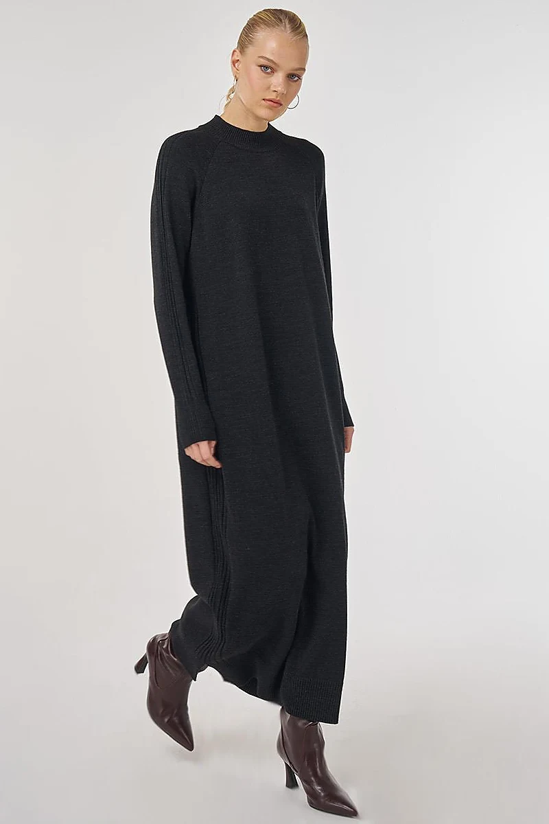 Raglan Sleeve Knit Dress in Black