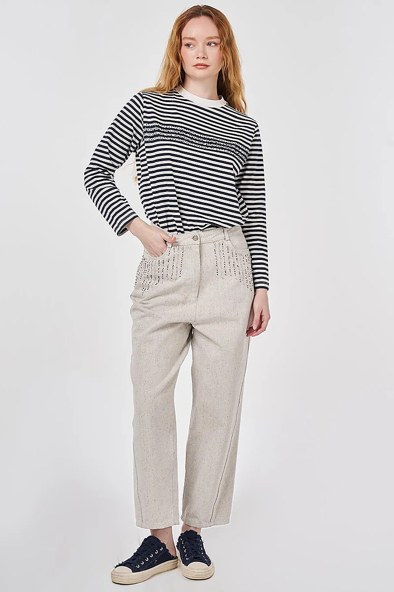Embroidered Carrot Cut Denim Trousers Gray