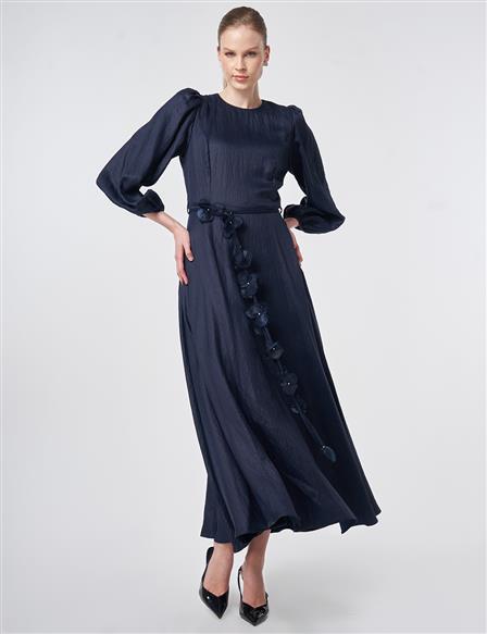 Çiçek Detaylı Saten Elbise Koyu Lacivert 