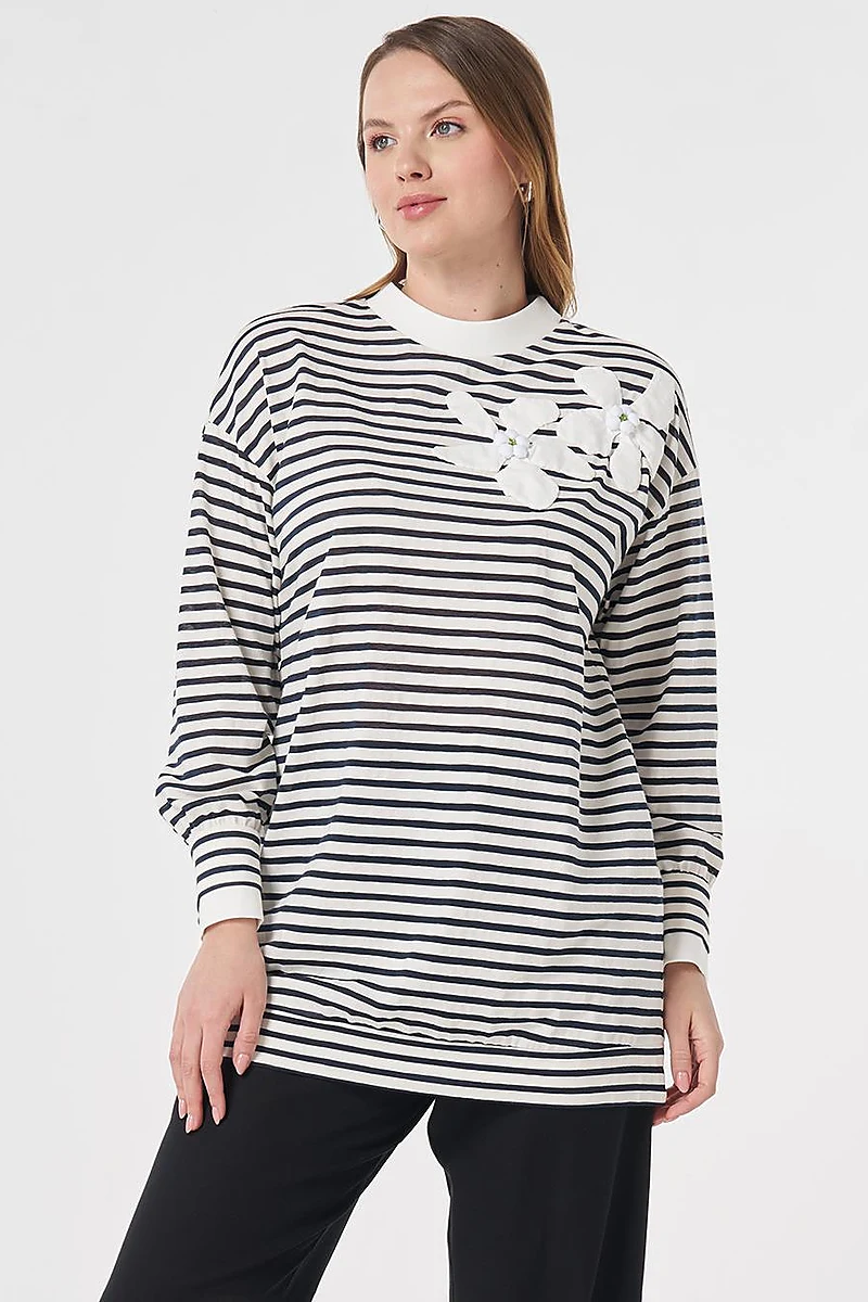 Embroidered Appliqué Stripe Pattern Knitted Sweatshirt Dark Navy