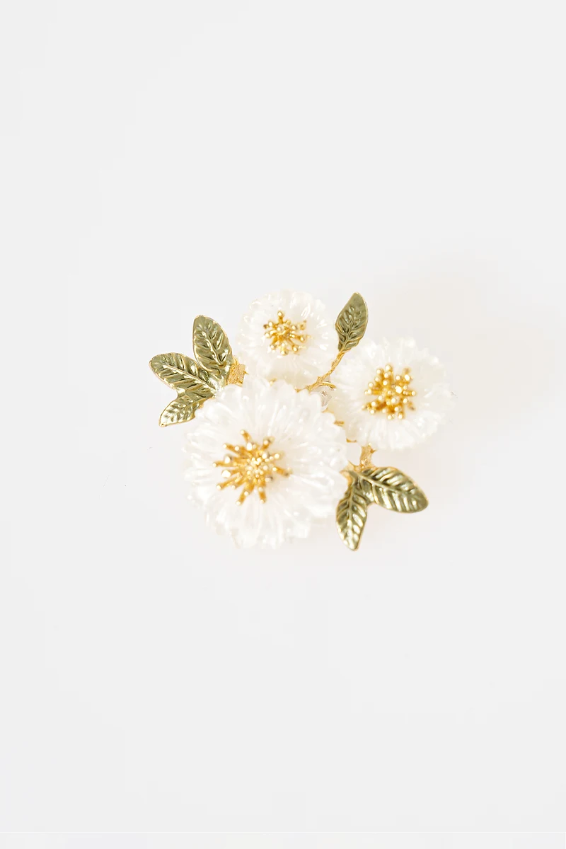 Chrysanthemum Brooch Gold