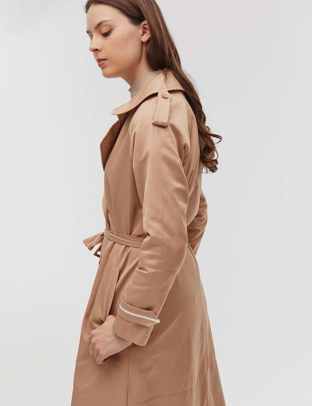 Double Breasted Trench Coat / Cap Beige