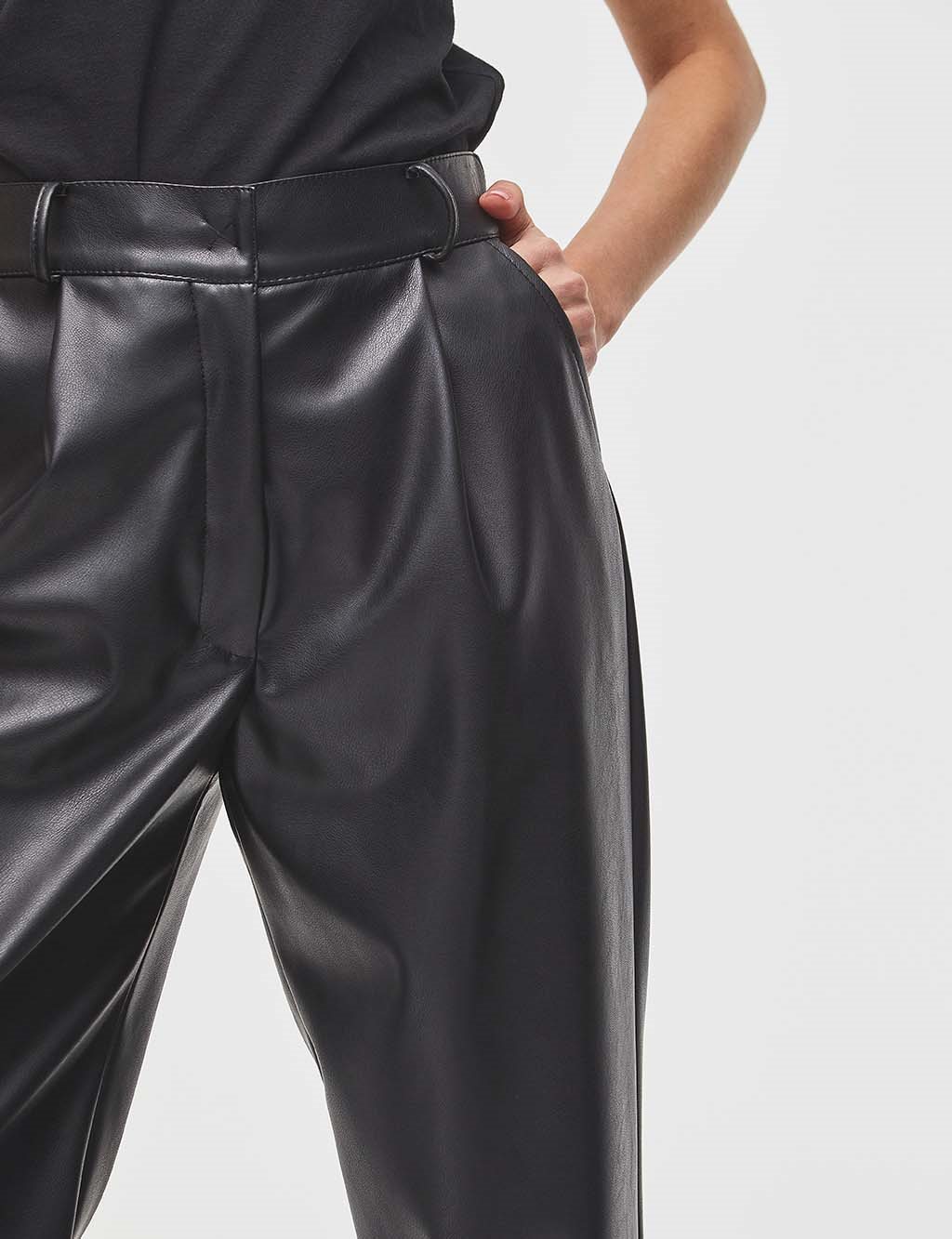 Leather Look Pleated Pants Black