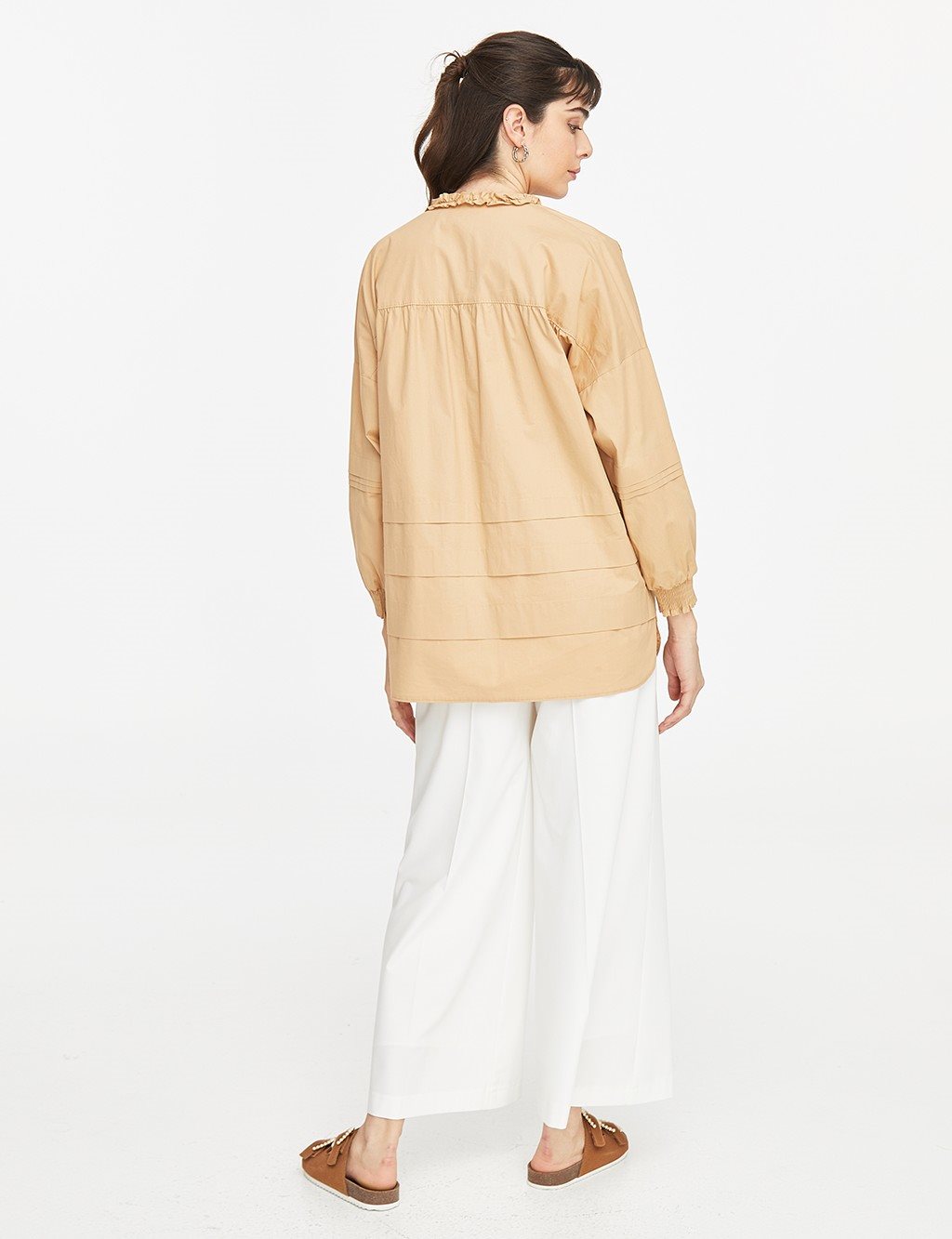 Frill Collar Ribbed Blouse Beige