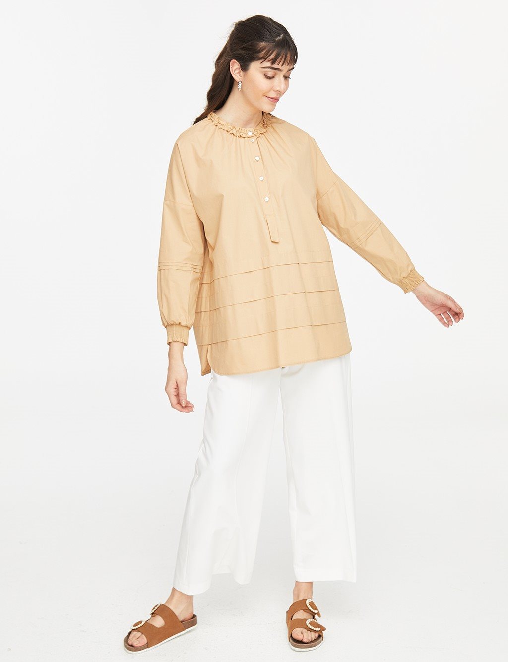 Frill Collar Ribbed Blouse Beige