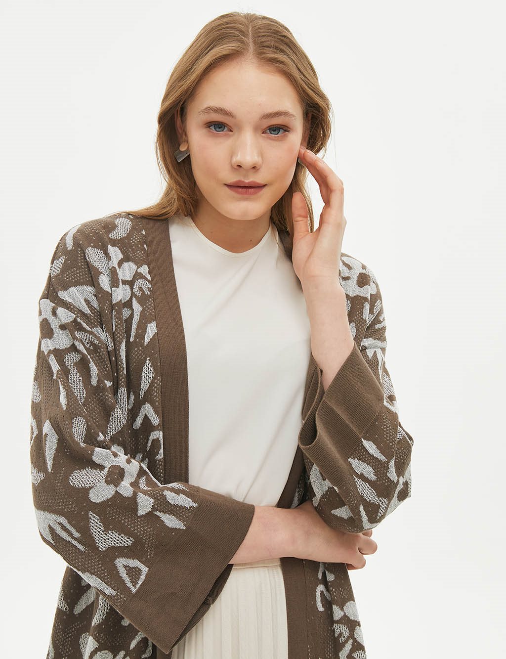 Soyut Desenli Kimono Kol Triko Hırka Haki-Beyaz