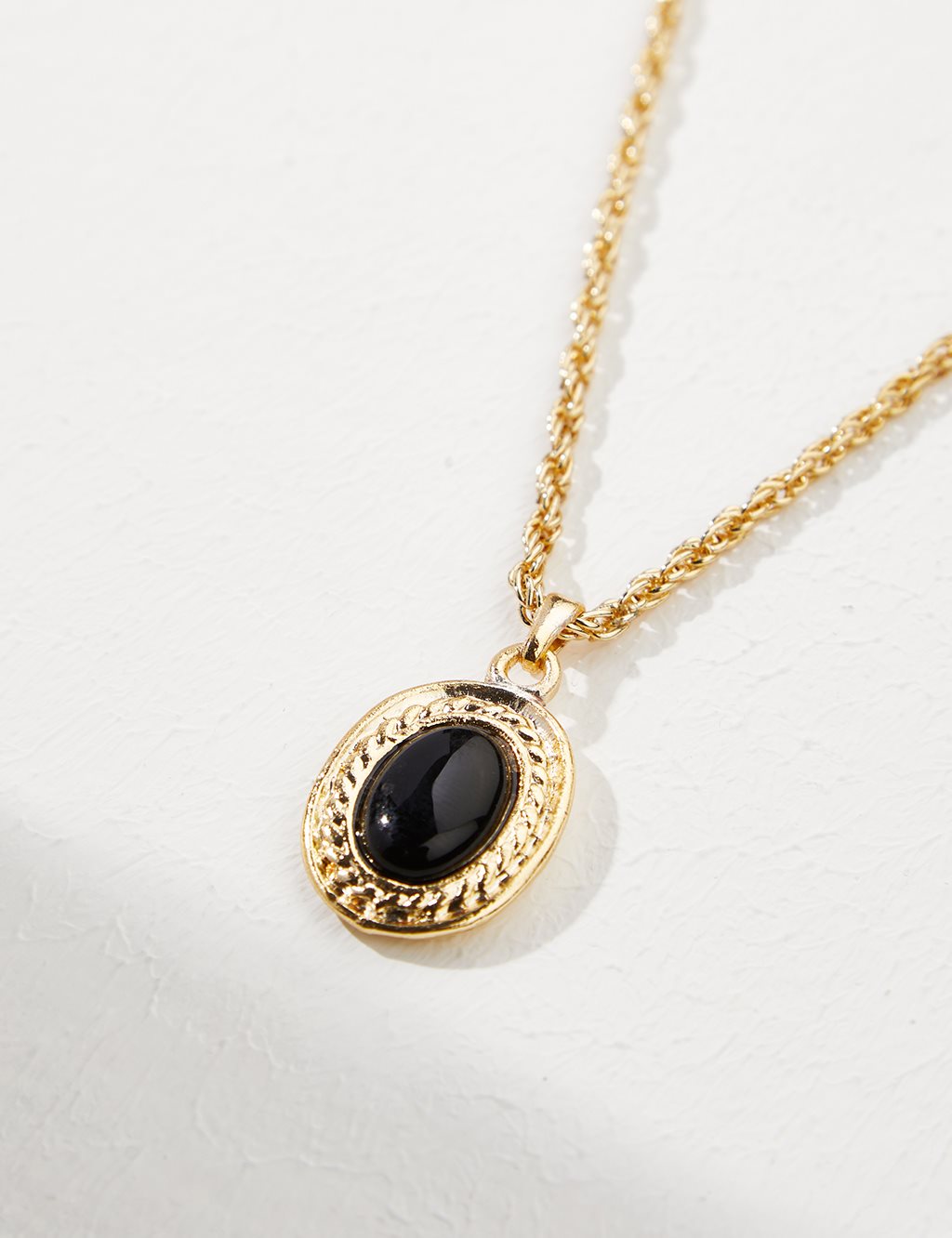 Colored Stone Chain Necklace Black