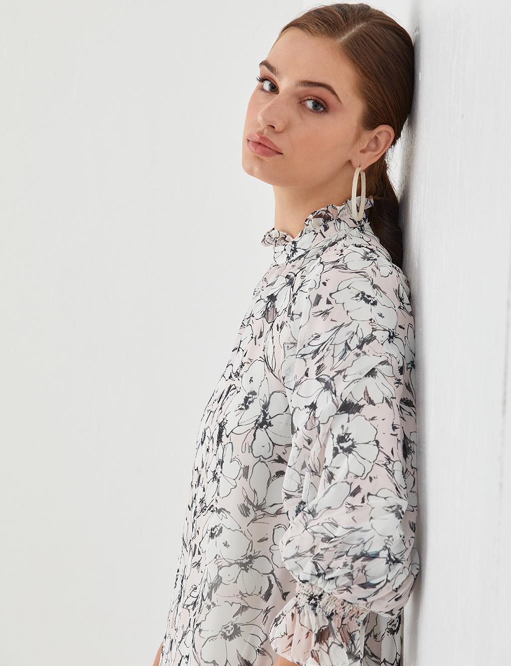 Fırfır Yakalı Floral Desenli Elbise Pudra