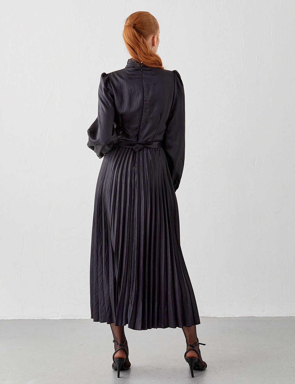 Pleated Skirt Ruffle Collar Dress Black