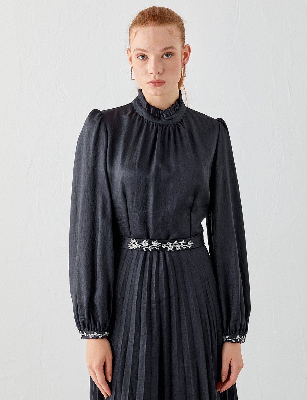 Pleated Skirt Ruffle Collar Dress Black