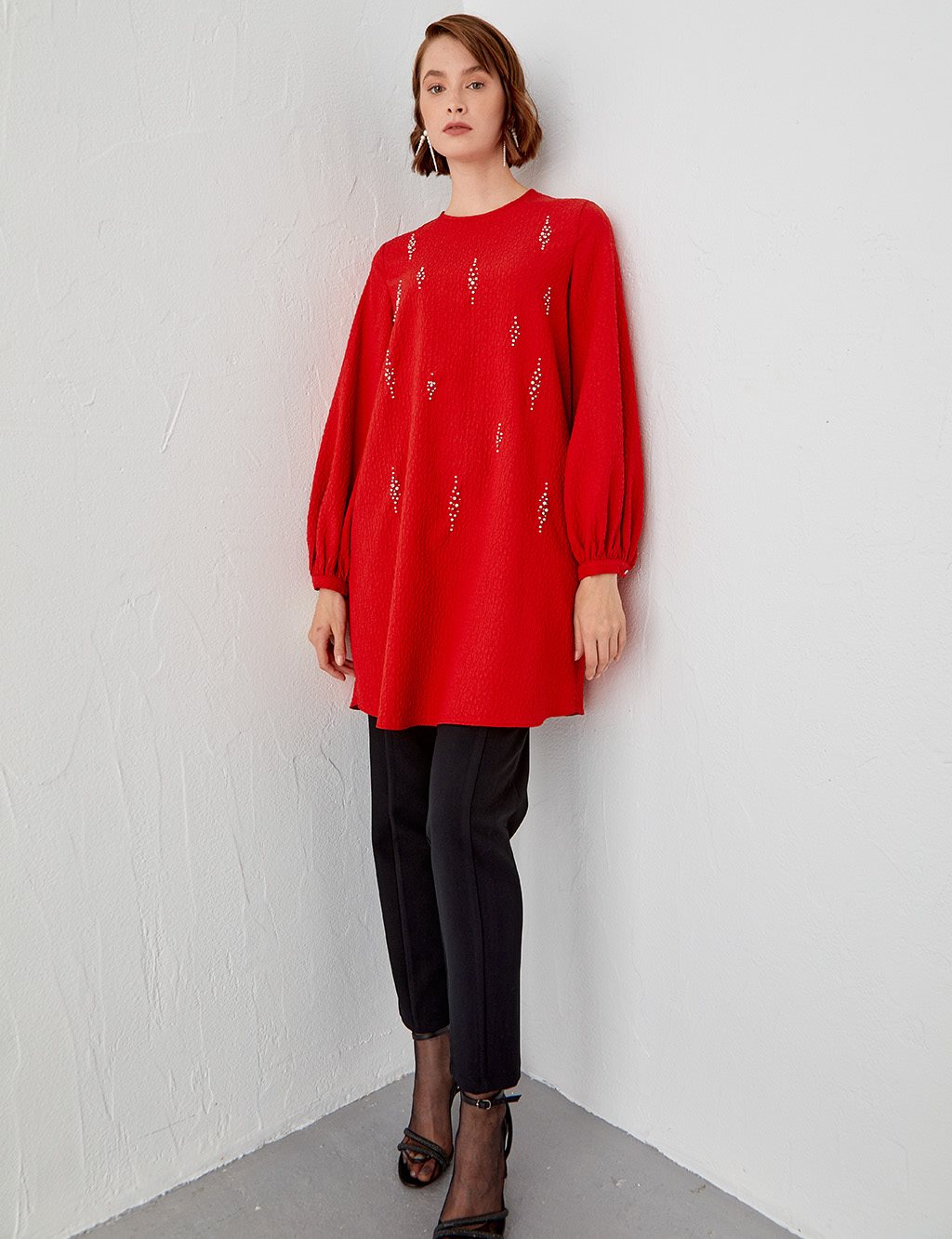 Boncuk İşlemeli Crinkle Tunik Kırmızı