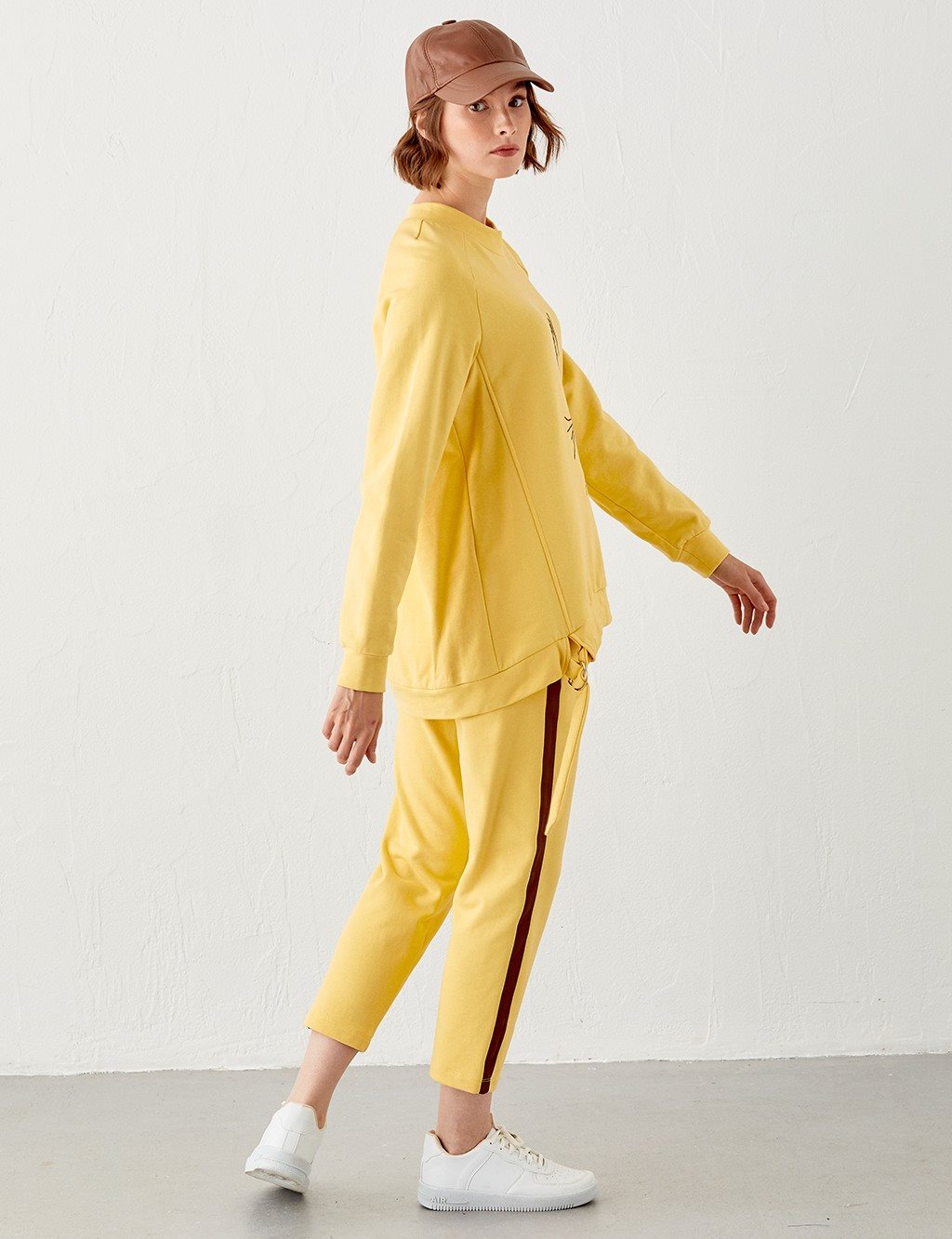 Bird Figure Embroidered Sweatshirt Yellow