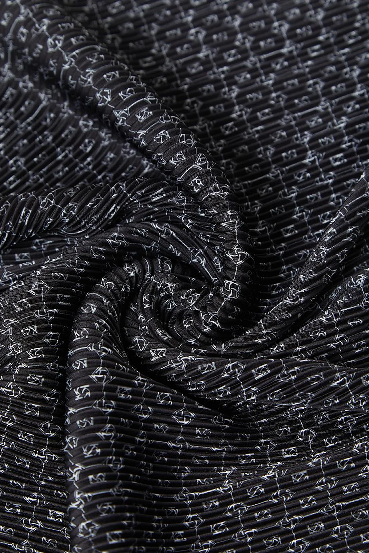 Hexagonal Monogram Pleated Scarf Black