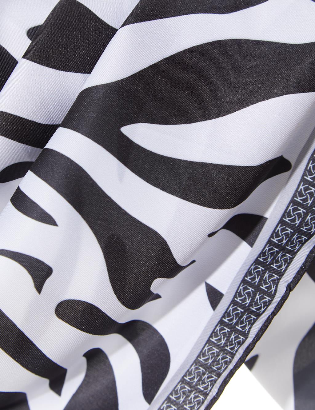 Monogram Çerçeveli Zebra Desen Eşarp Siyah-Beyaz