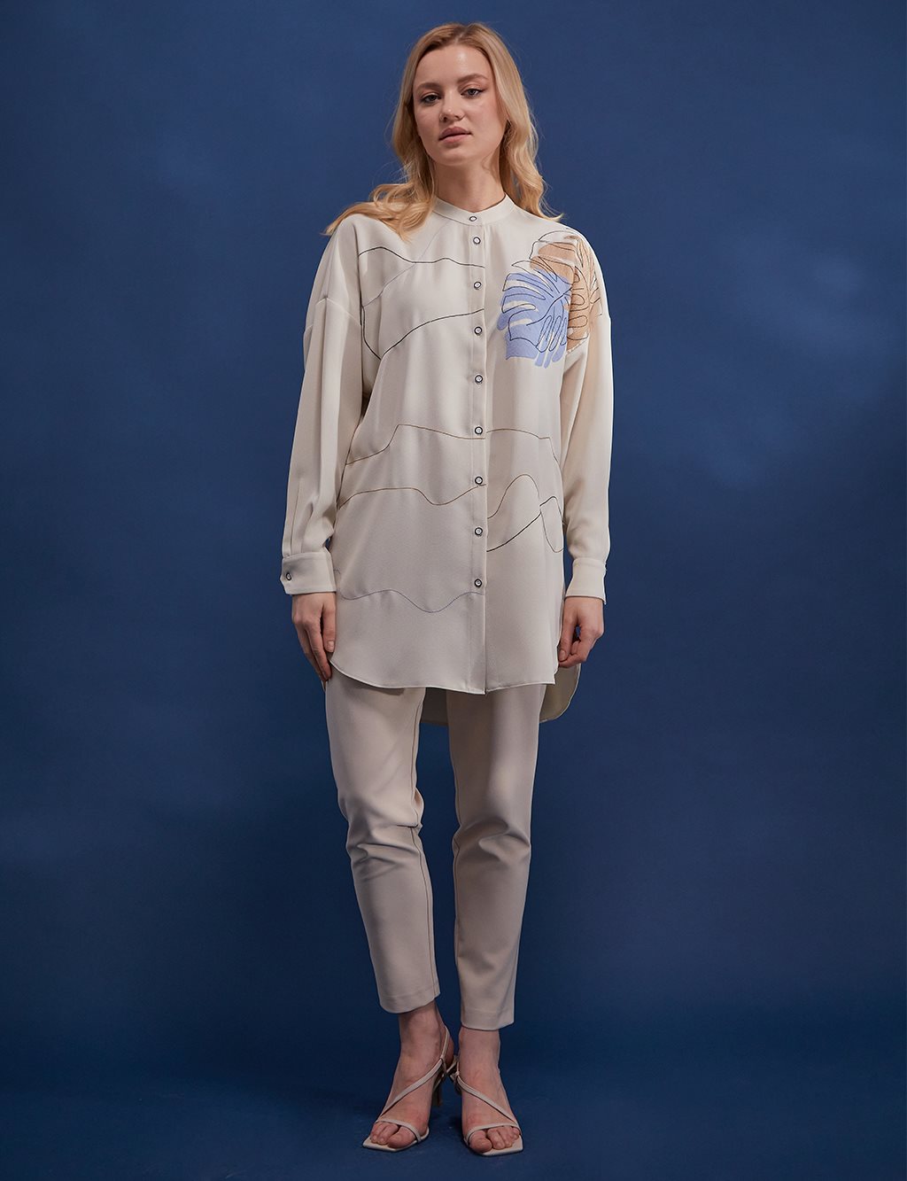 Yaprak Motifli Hakim Yaka Gömlek Krem