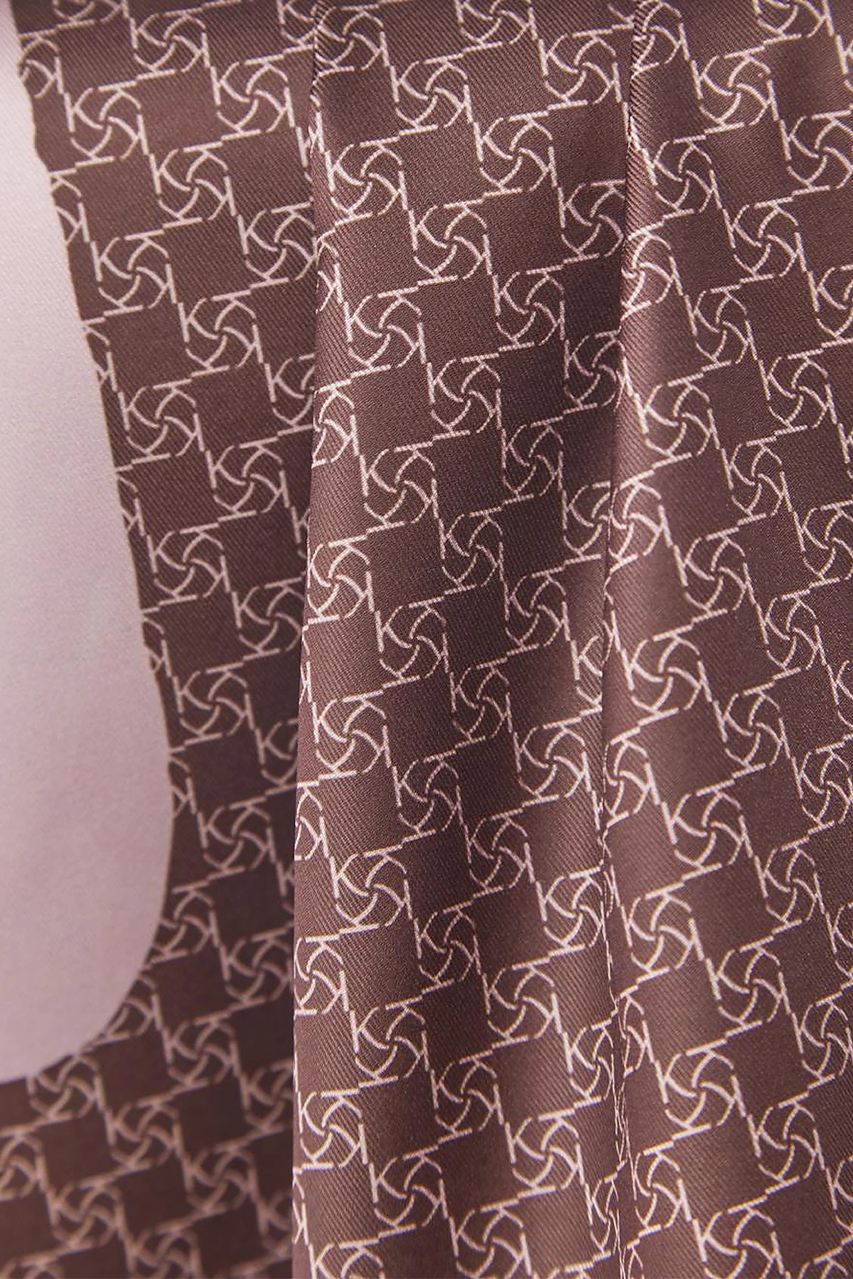 Çerçevesi Soyut Desenli Monogram Eşarp Koyu Kahve