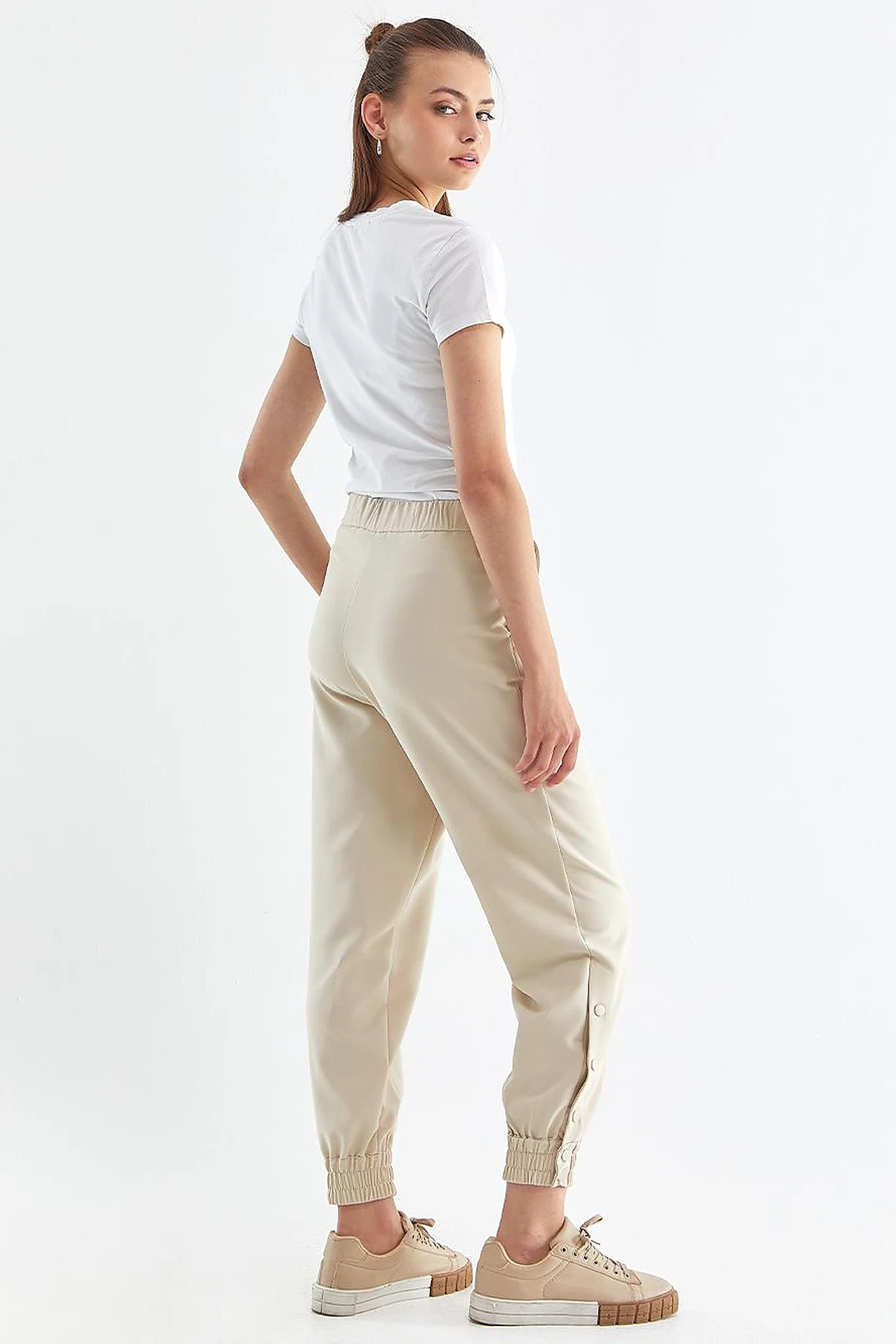 Çıtçıtlı Jogger Pantolon Krem