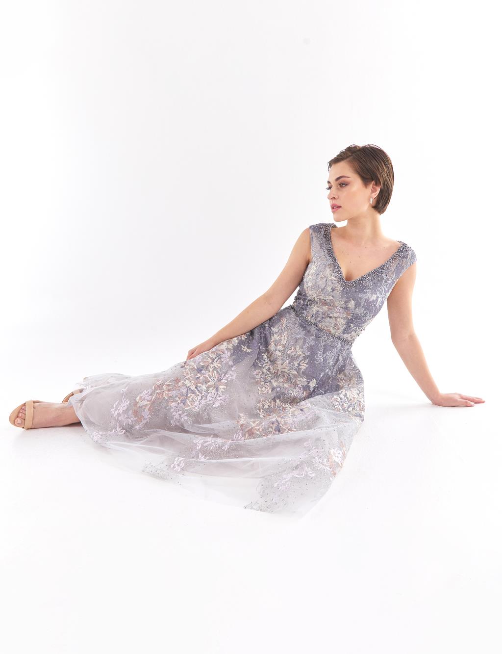 Nakışlı Boncuklu V Yaka Abiye Gri