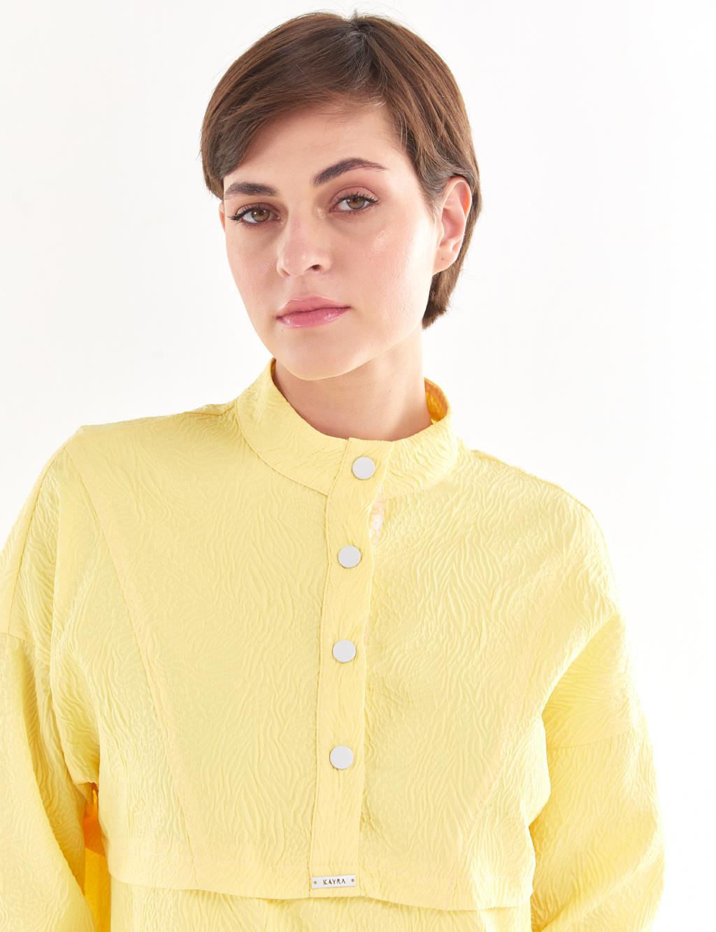 Relief Pattern Stand Collar Sweat Yellow