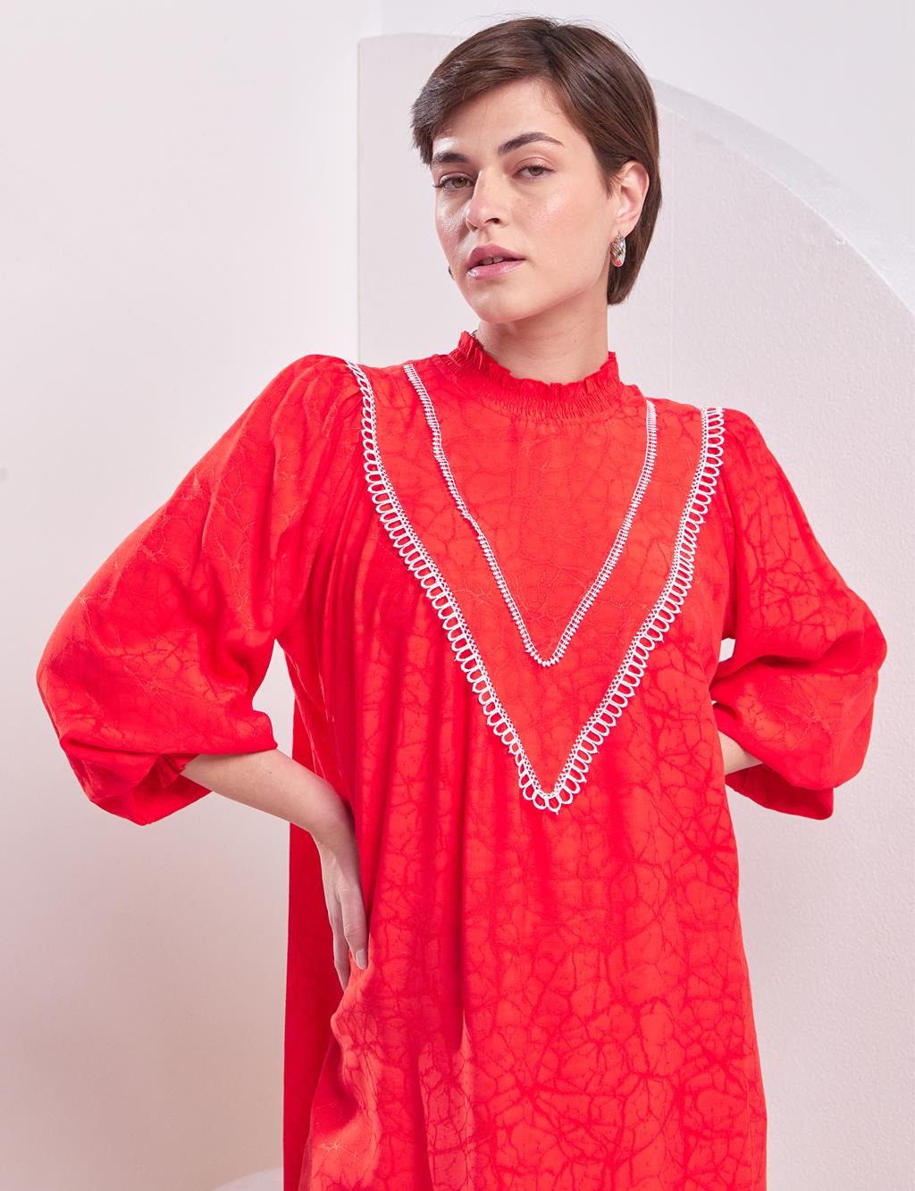 Ribbon Guipure Ruffle Collar Tunic Red