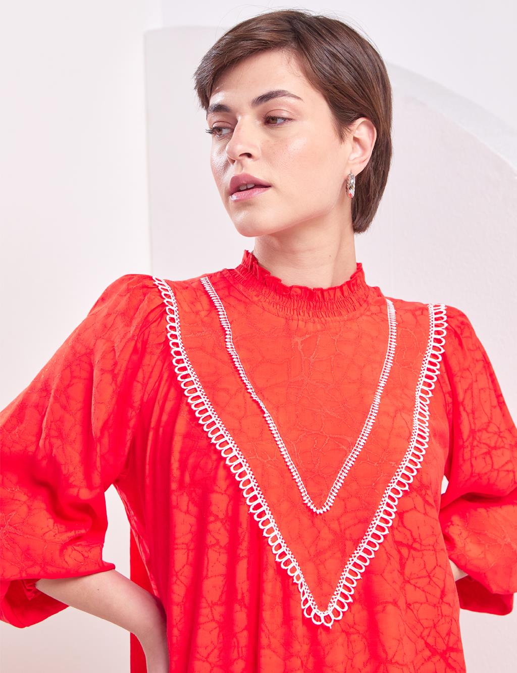 Ribbon Guipure Ruffle Collar Tunic Red