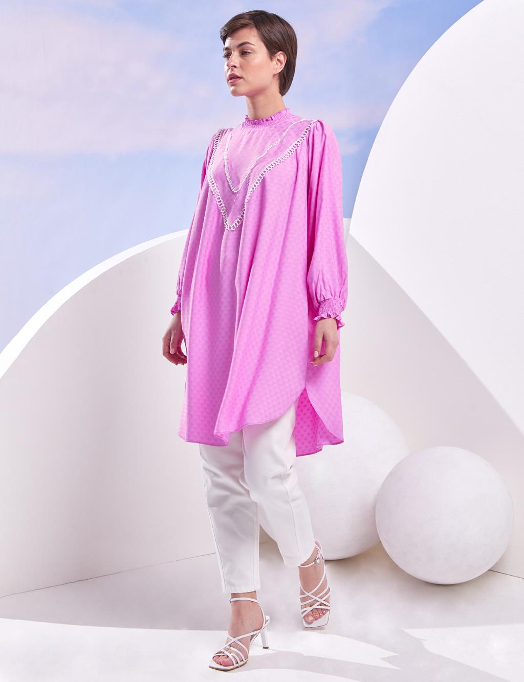 Şerit Güpürlü Büzgü Yaka Tunik Şeker Pembe