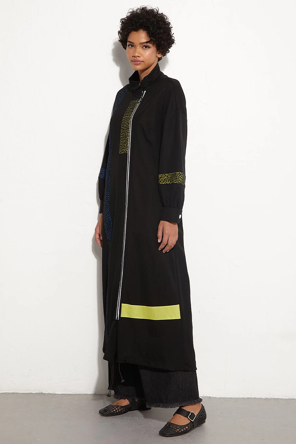 Stripe Garnish Abaya Black
