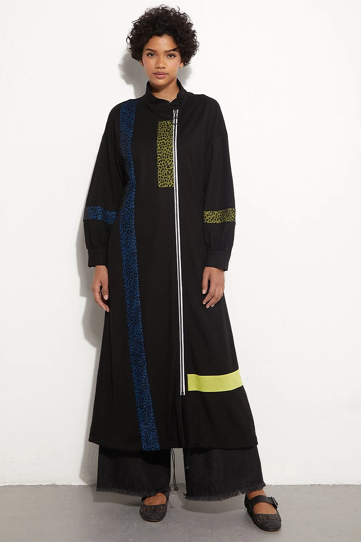 Stripe Garnish Abaya Black