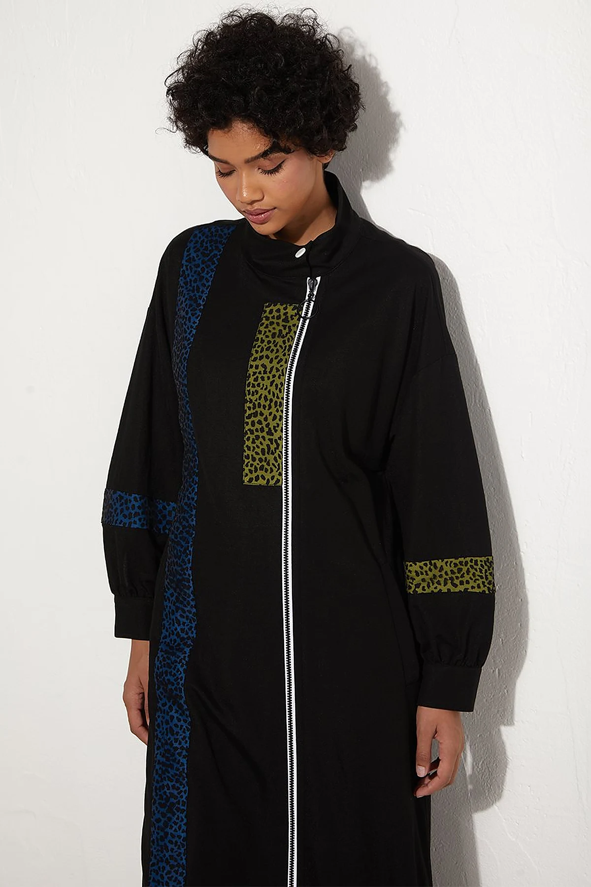Stripe Garnish Abaya Black