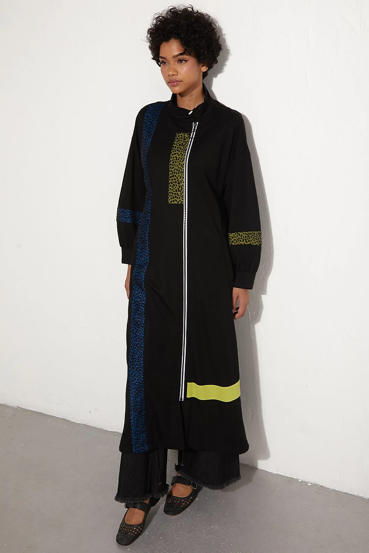 Stripe Garnish Abaya Black