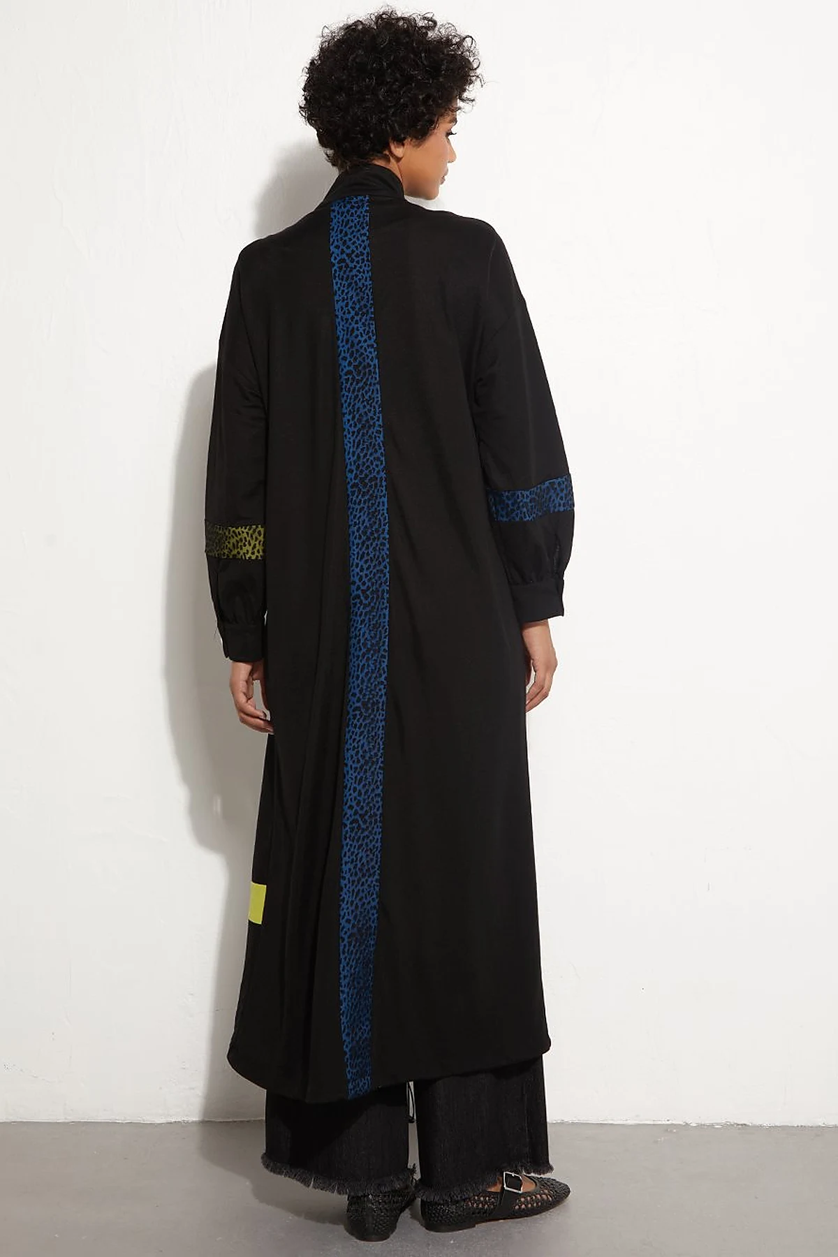 Stripe Garnish Abaya Black