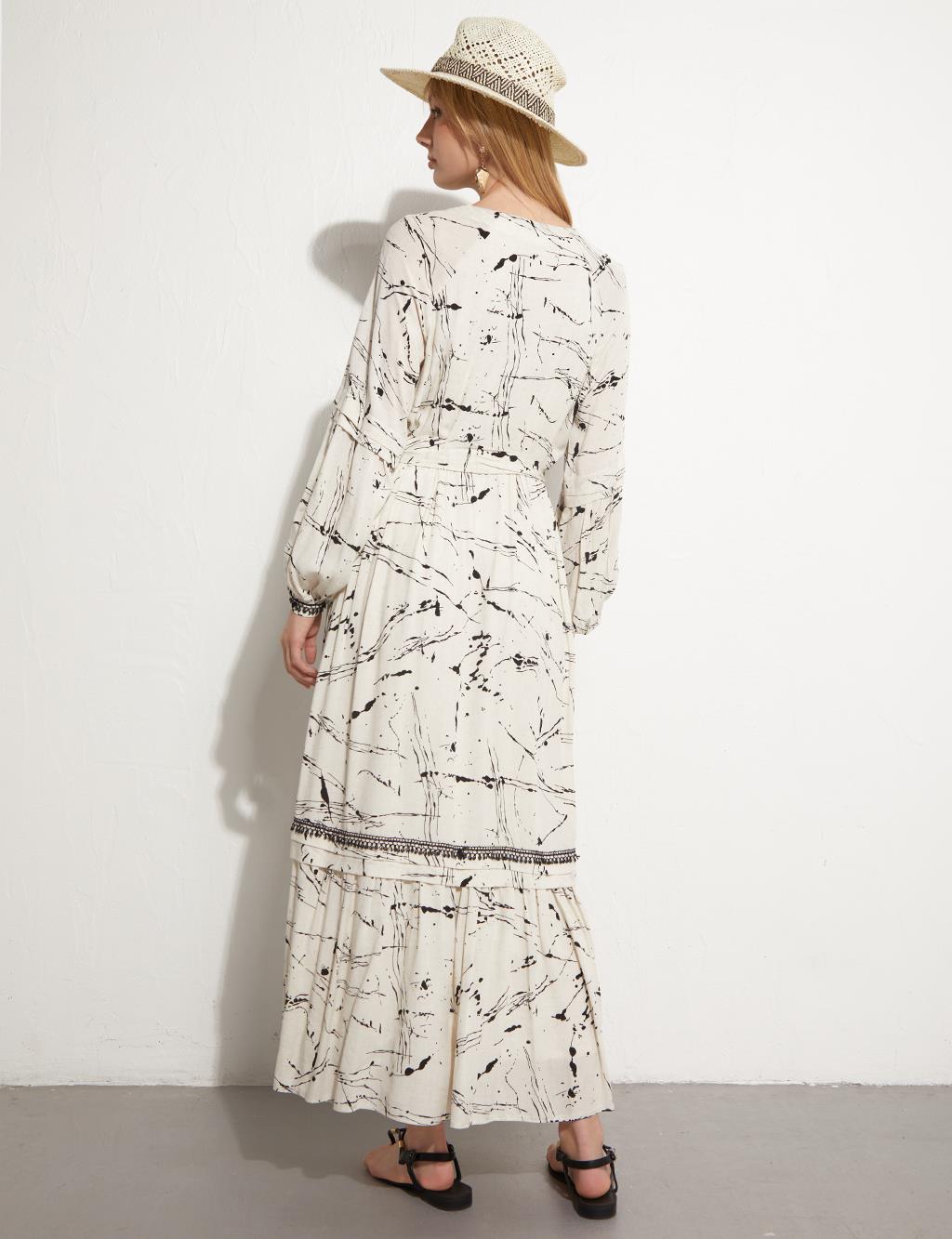 Soyut Desenli Katlı Elbise Ekru