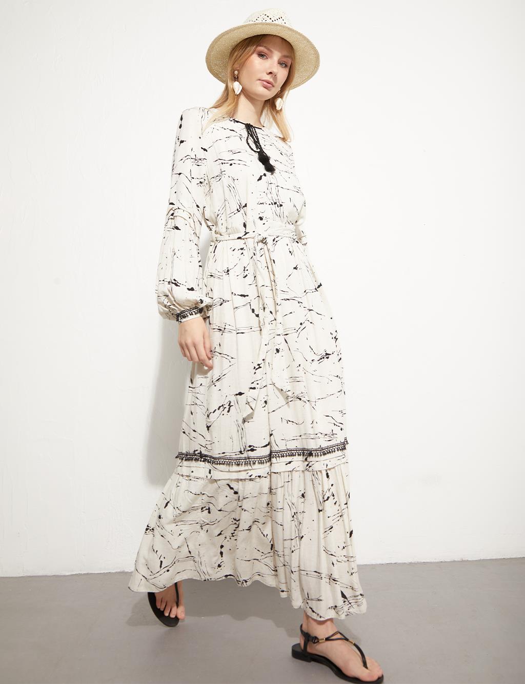 Soyut Desenli Katlı Elbise Ekru
