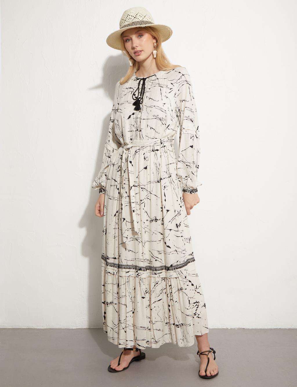 Soyut Desenli Katlı Elbise Ekru