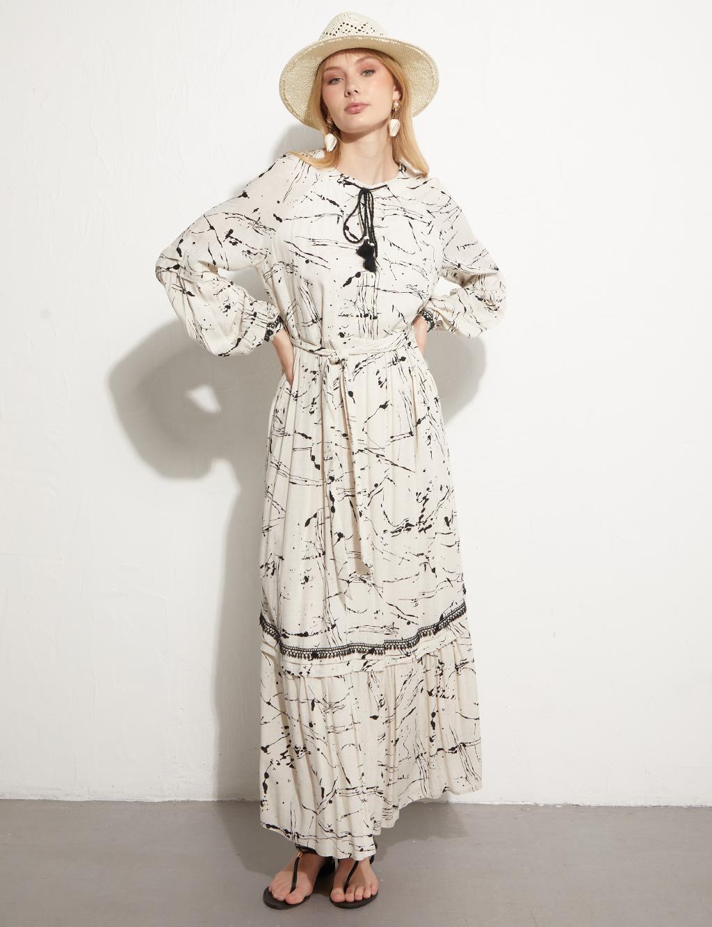 Soyut Desenli Katlı Elbise Ekru