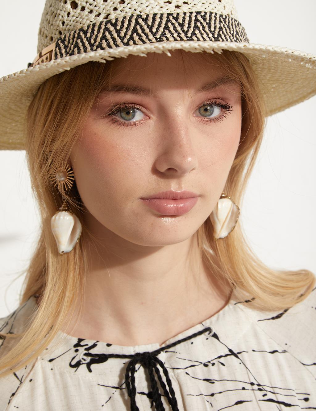 Soyut Desenli Katlı Elbise Ekru