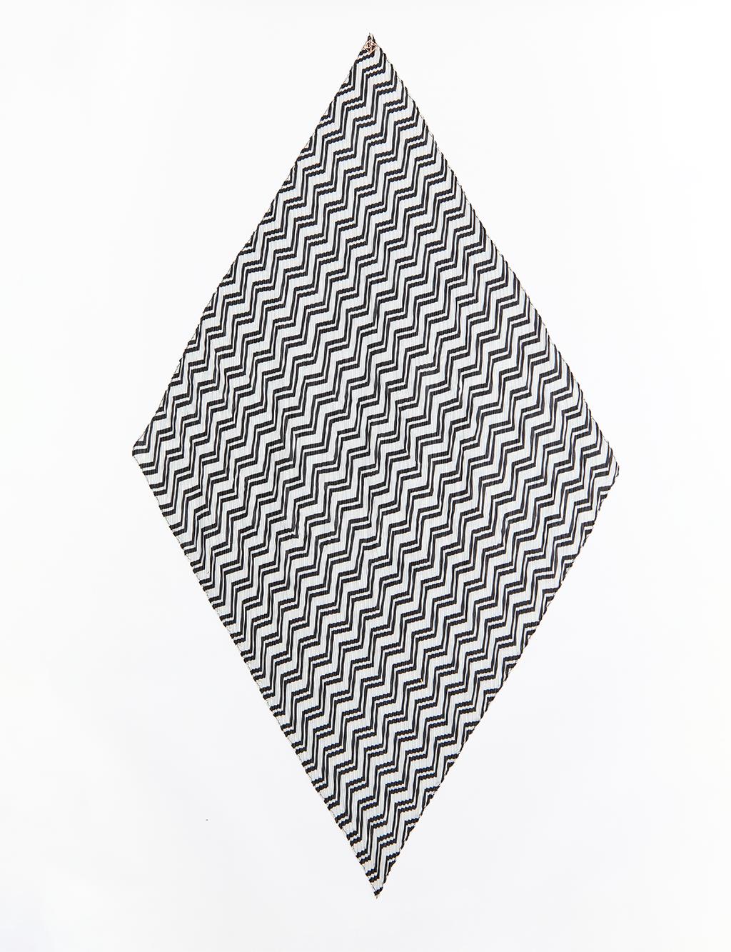 Zigzag Patterned Pleated Scarf Black-Beige