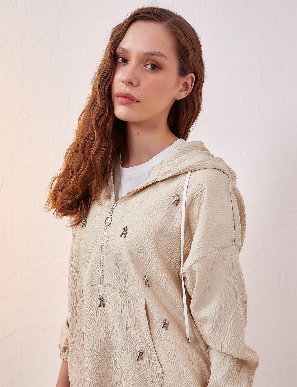 Relief Pattern Sweatshirt Cream
