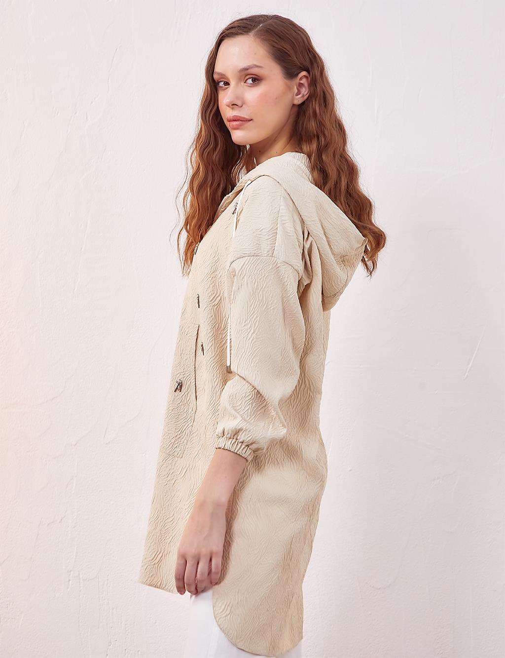 Relief Pattern Sweatshirt Cream